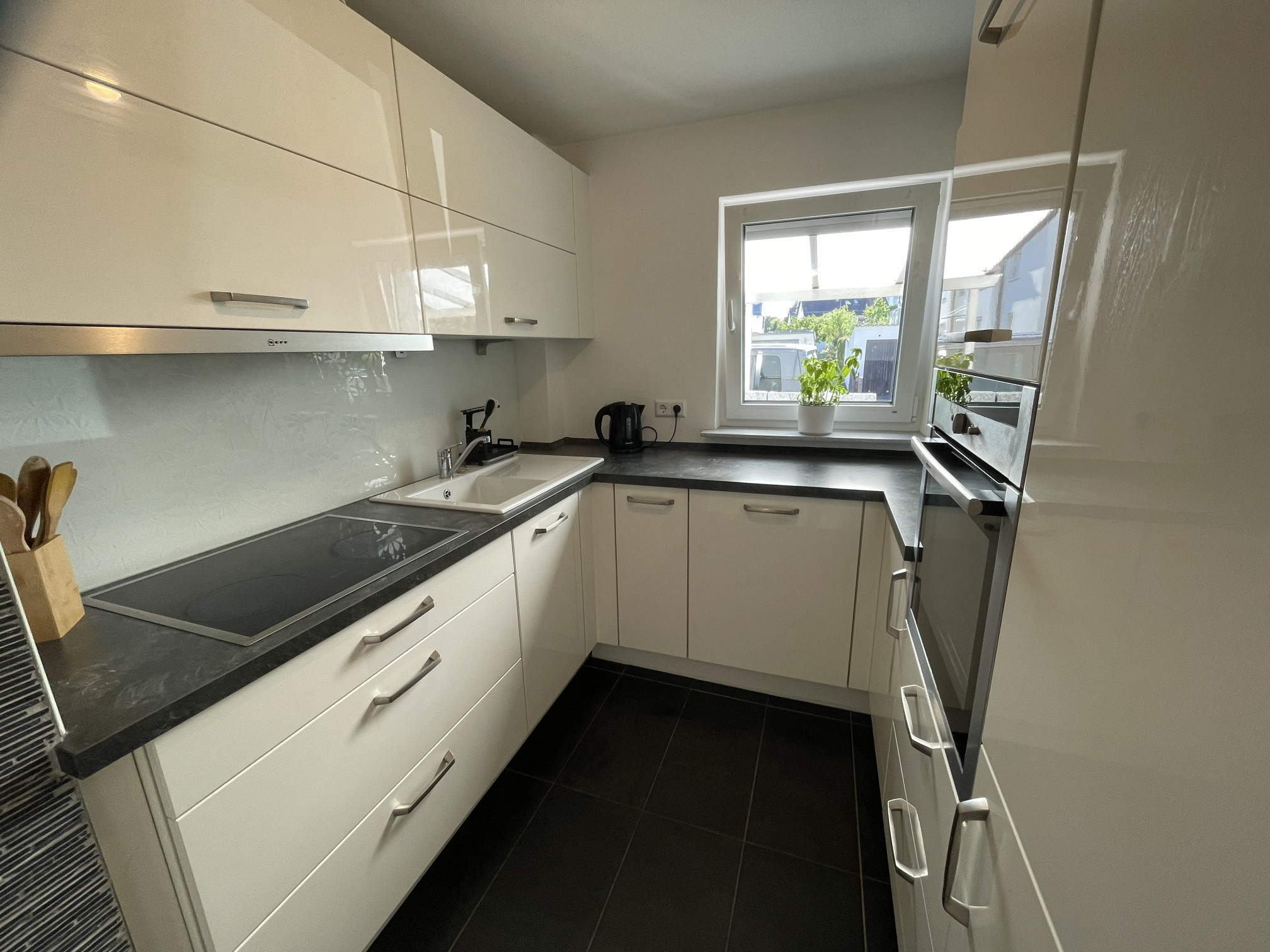 Küche mit Kräutern