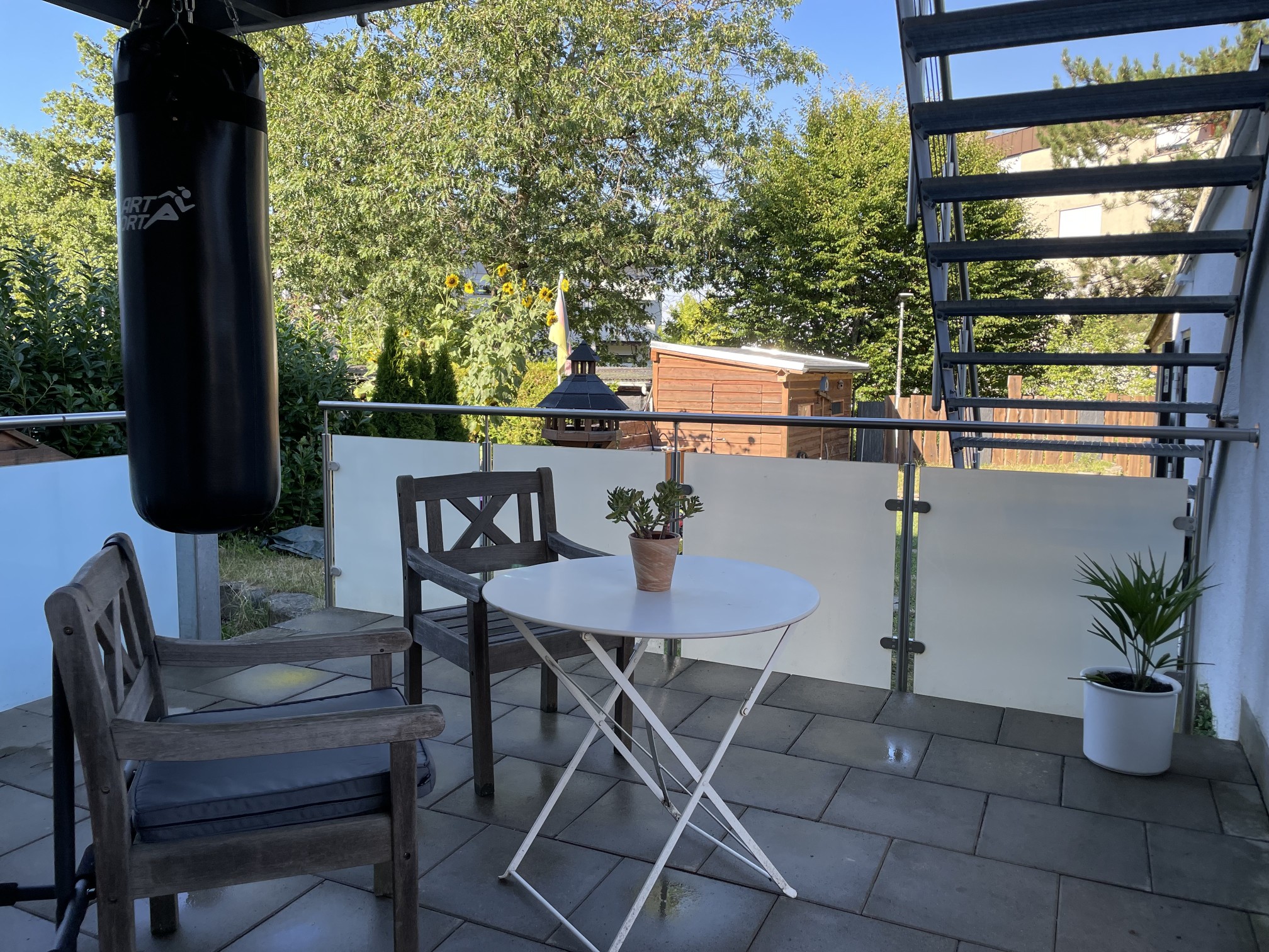 Terrasse mit Gartenblick