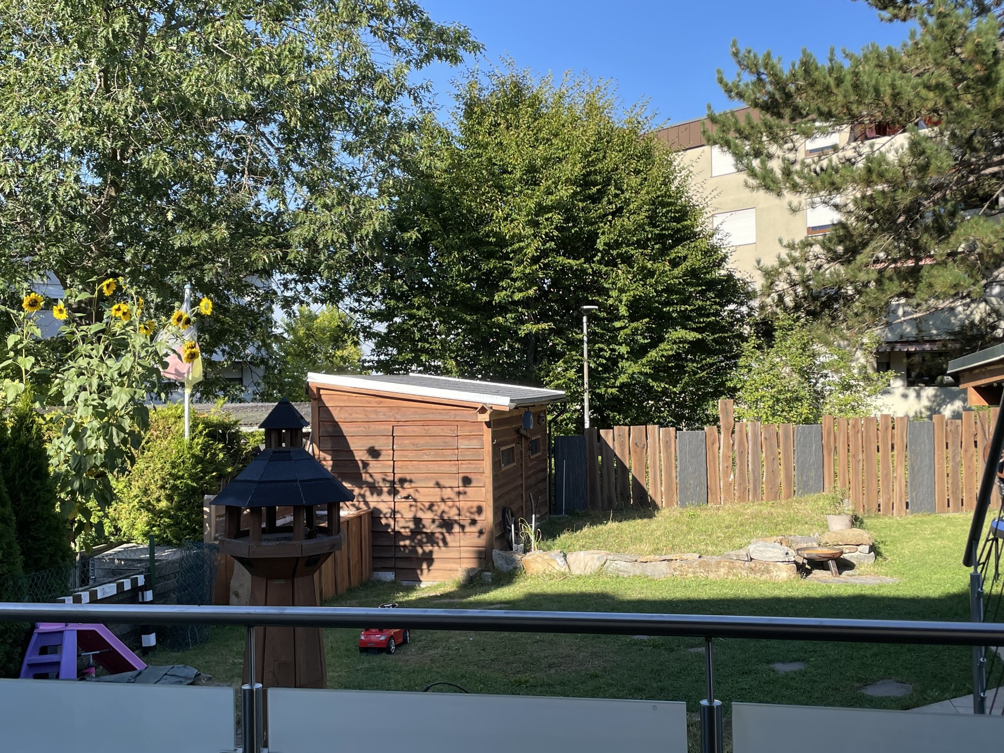 Garten mit Sonnenblumen