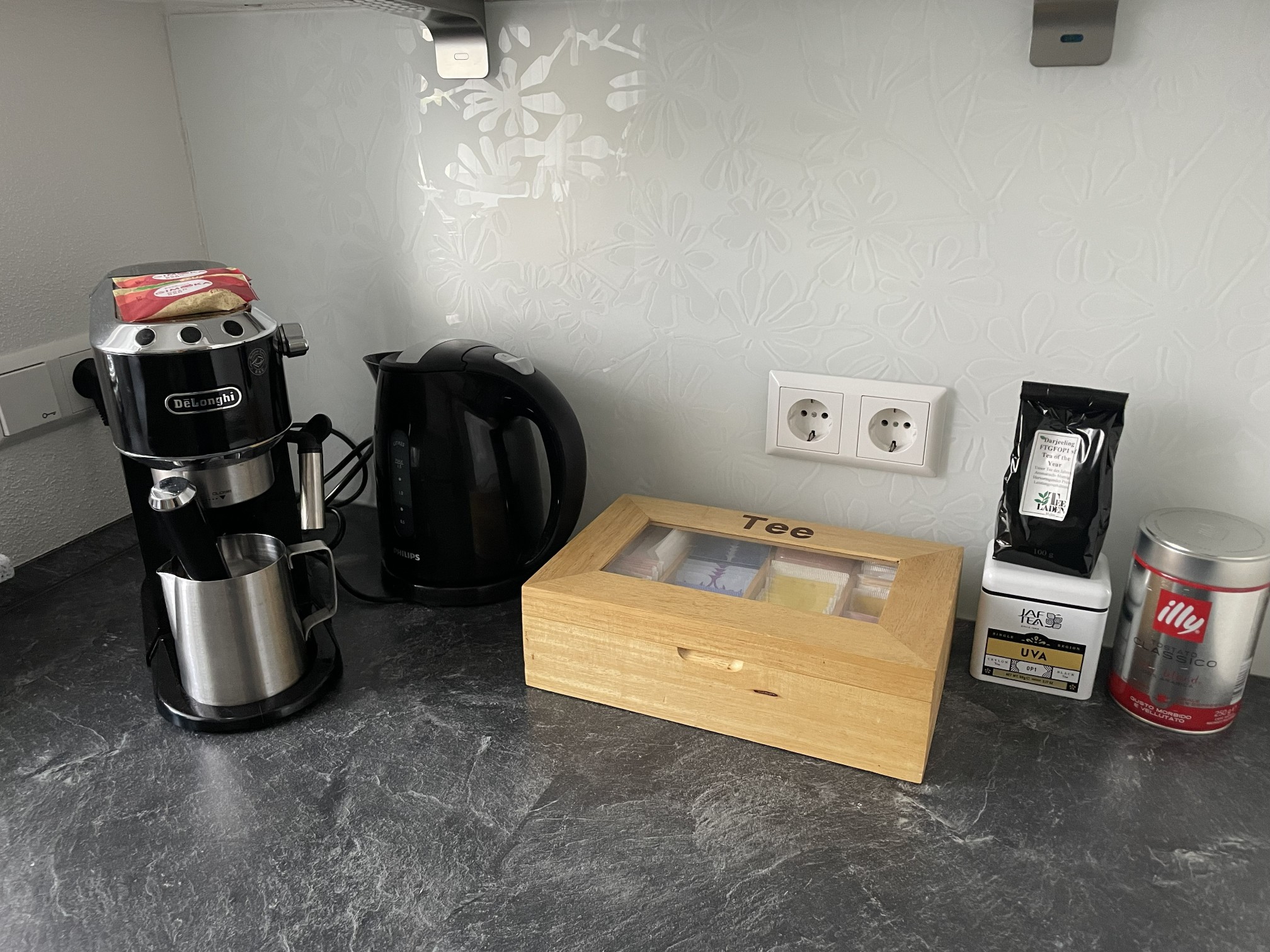 Kaffeemaschine und Tee