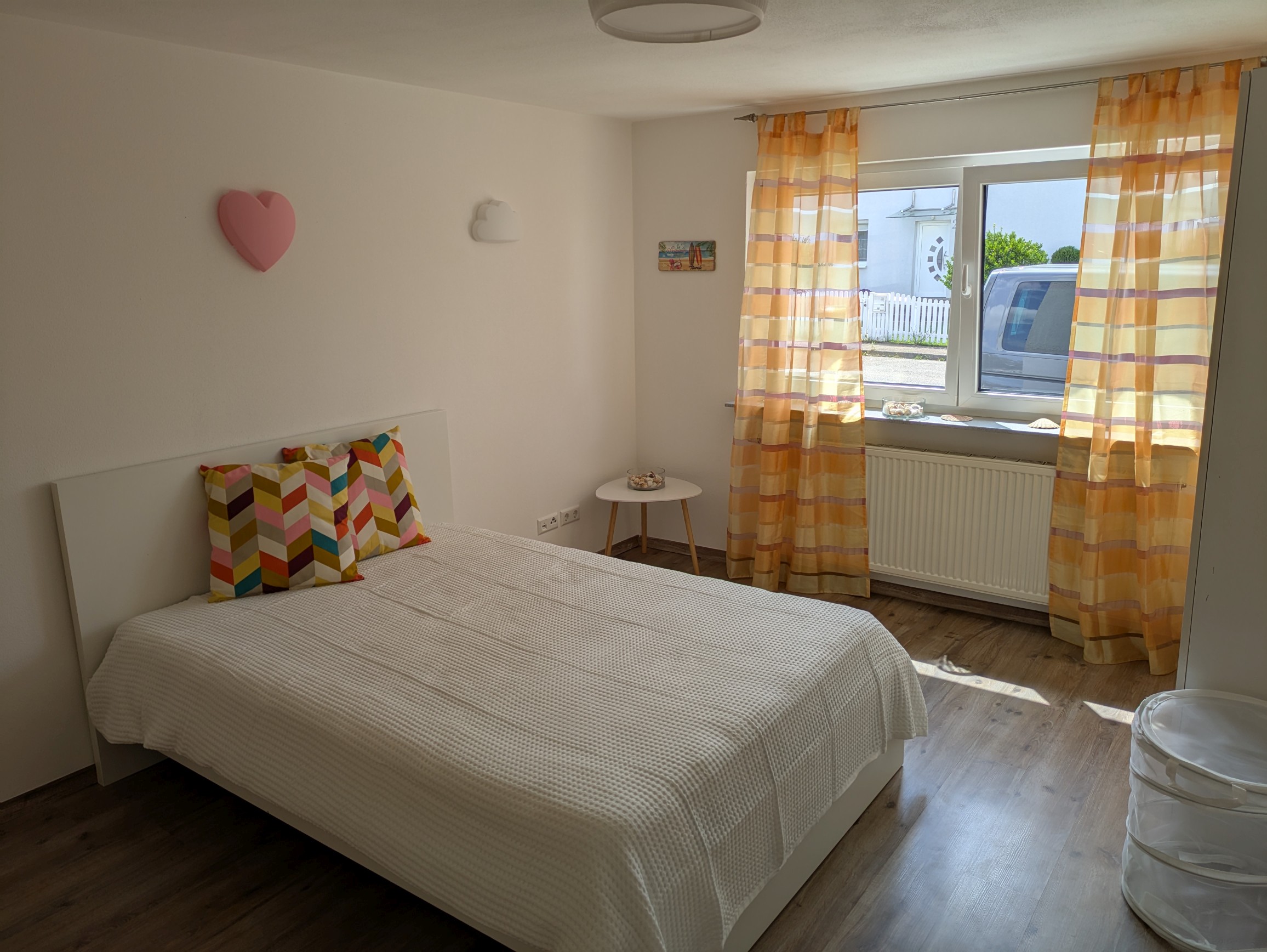 Schlafzimmer 1 Nachttisch